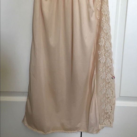 Vintage 1960s cream half slip with slit lace detail - Picture 2 of 5